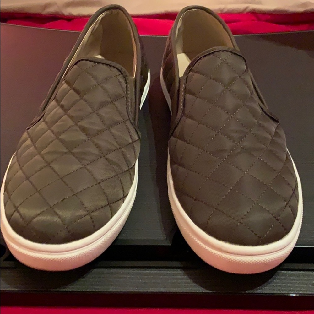 Steve Madden Olive Green sneakers